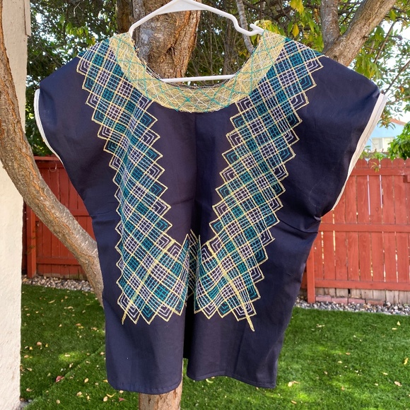 HUIPILES, MEXICAN BLOUSES - Picture 1 of 5